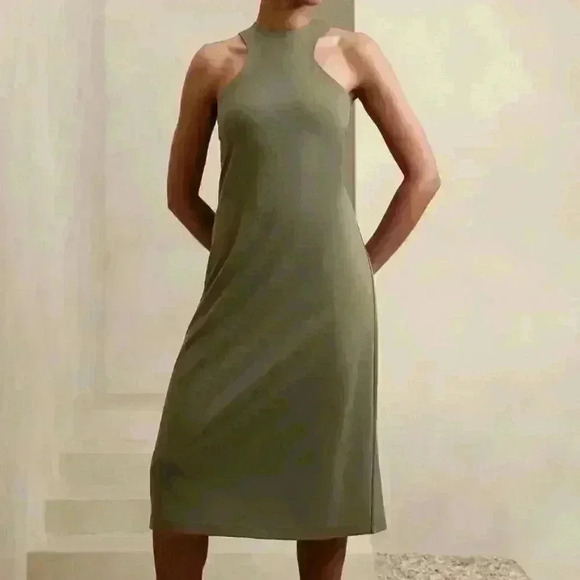 BANANA REPUBLIC HIGH-NECK KNIT KNEE-LENGTH DRESS - Picture 5 of 6